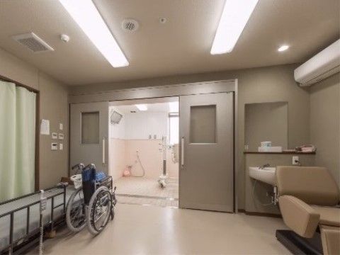 「鹿命舘ガーデン」のケアプランセンター。入居者様が思うサービスを、スタッフが身近にいるからこそ伝わるものがある。