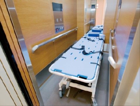 さくらはうす（医療対応型高齢者賃貸住宅）のエレベーター。定期的にチェック・点検を行なっておりますので安心してご利用出来ます。