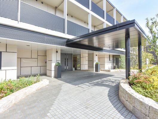 玄関へのアプローチ