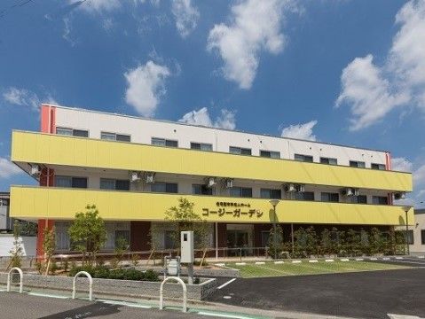 コージーガーデン土師の外観。ご来訪者様専用の駐車場を完備しておりますので、お気軽にご来訪をしていただけます。