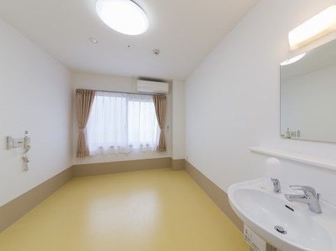 コージーガーデン土師の居室。ご自宅より生活用品・家具を持ち込んでの居室環境をお作りいただけます。