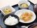 食事は主食、主菜に副菜、汁物と品数豊富で満足して食べることができる。栄養バランスや、味付けには配慮して調理している。