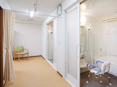 エスケアリビング相模原中央の浴室。プライバシーをしっかりと守りながらご入浴をお楽しみいただける個浴室をご用意しております。