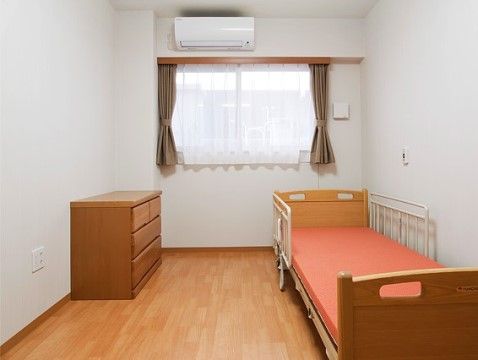 「エスケアホーム松戸」の居室。自分の時間を有意義に使うことができ、ゆったりと寛げる。