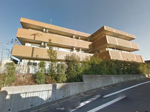 「エスケアホーム練馬」の外観。マンション風な佇まいなので、老人ホームだとは分からない。