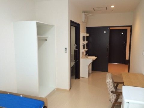 「やさしい手静岡 おおるり笠井」の居室。自宅からの愛用品の持ち込みも、可能になっている。