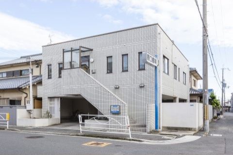 「エイジ・ガーデン四條畷」の周辺環境。虫歯や歯が痛くなった際は、歯科医院も近い。