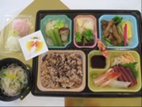 「エイジ・ガーデン四條畷」のお食事。祝日の日と共に、行事食をいただける。