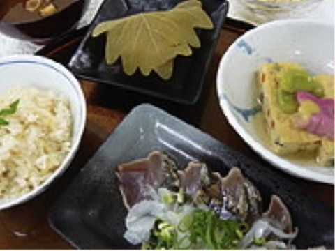 「エイジ・ガーデン四條畷」のお食事。栄養バランス、美味しさ、色彩の合わせたお食事をいただける。