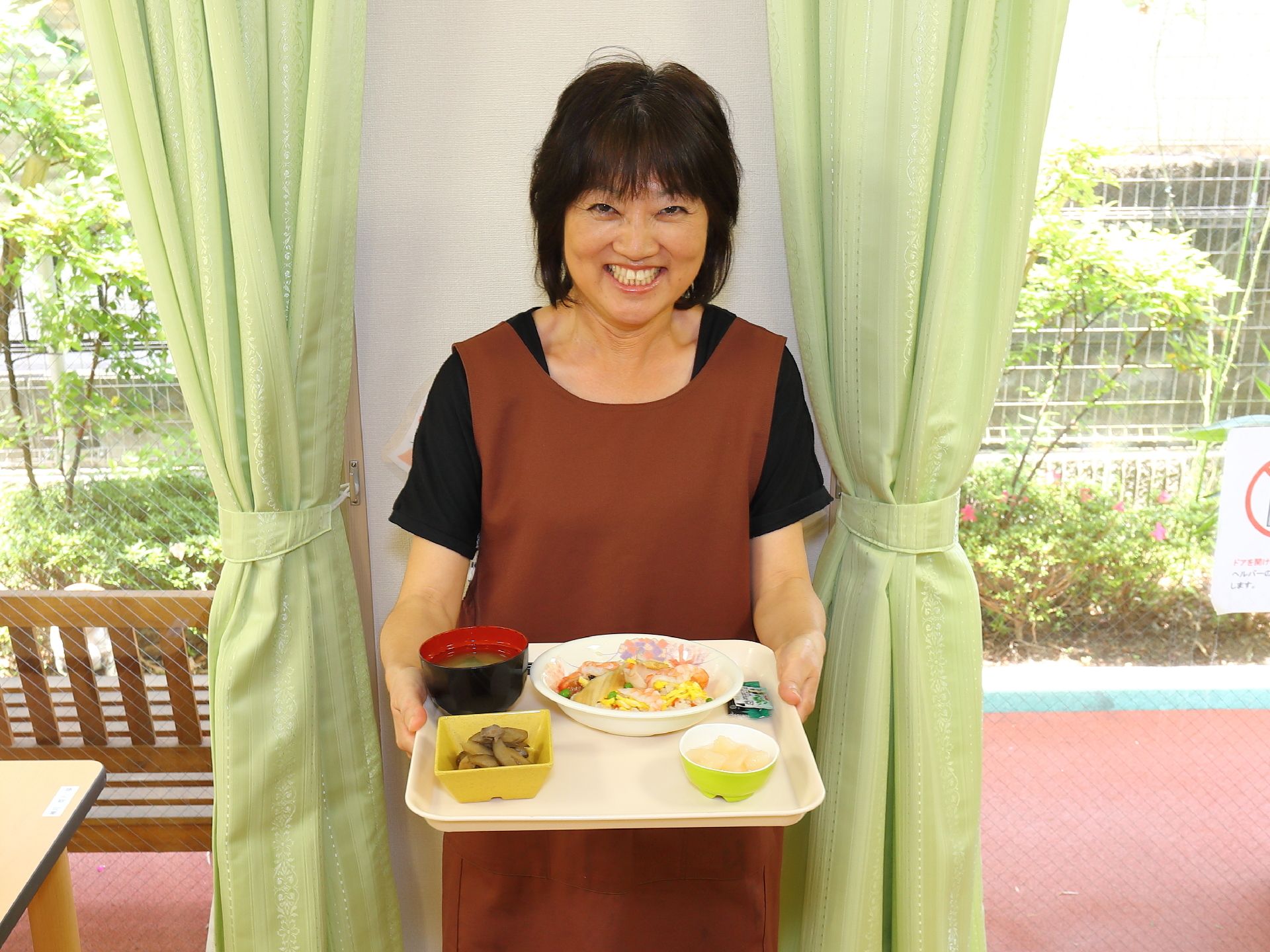 職員手作りの食事。栄養面、食べやすさだけでなく、食欲が増すように、見た目にも気を配り、美味しく食べれるように工夫してある、