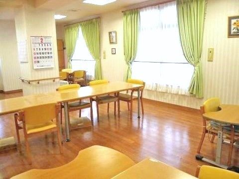 食堂には外光が程よく差し込んでおり、明るい雰囲気の中で毎日美味しい出来立ての食事を楽しむことができる。
