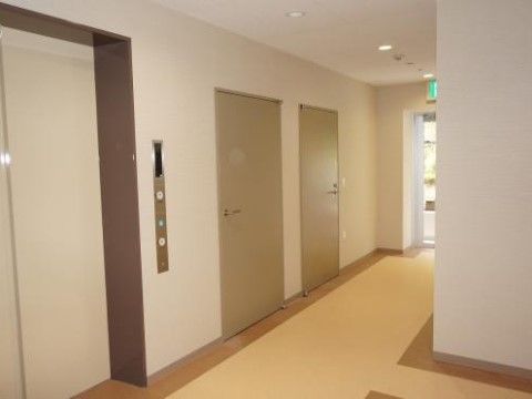 アゼリアガーデンのエレベーターホール。