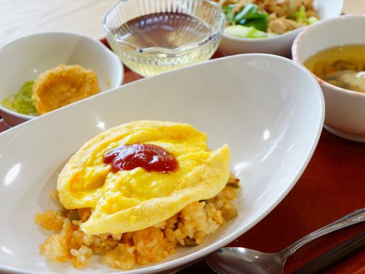 スプーンが用意されている食事