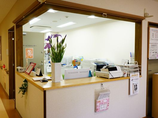 中が見えやすい受付