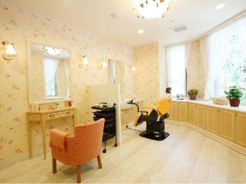 「グッドタイム リビング 香里ヶ丘－けやき通り－」のビューティーサロン。オシャレも楽しめる。