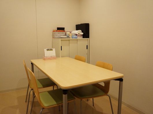 4人が座れるテーブル席