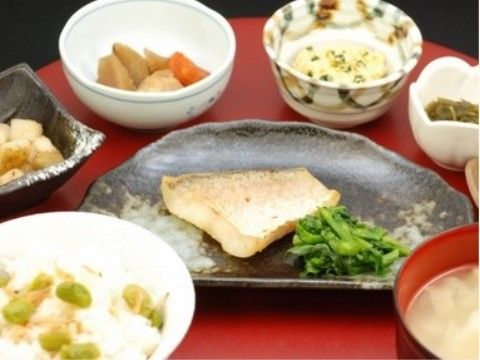 ヴィラフォーレ荻窪の食事。栄養バランスの整ったお食事を毎日出来たてでご提供しております。