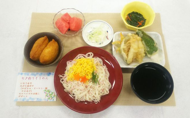 そうめんと天ぷらといなり寿司のセット