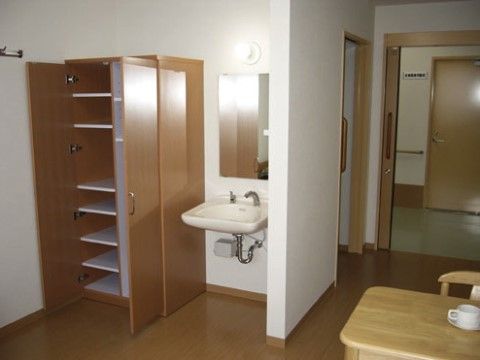 「ウェルライフヴィラ湘南ちがさき」の居室。居室内の設備されているものは、自由に使うことを可能にしている。