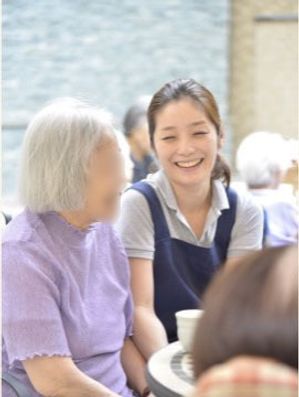 ご入居者様とスタッフ2