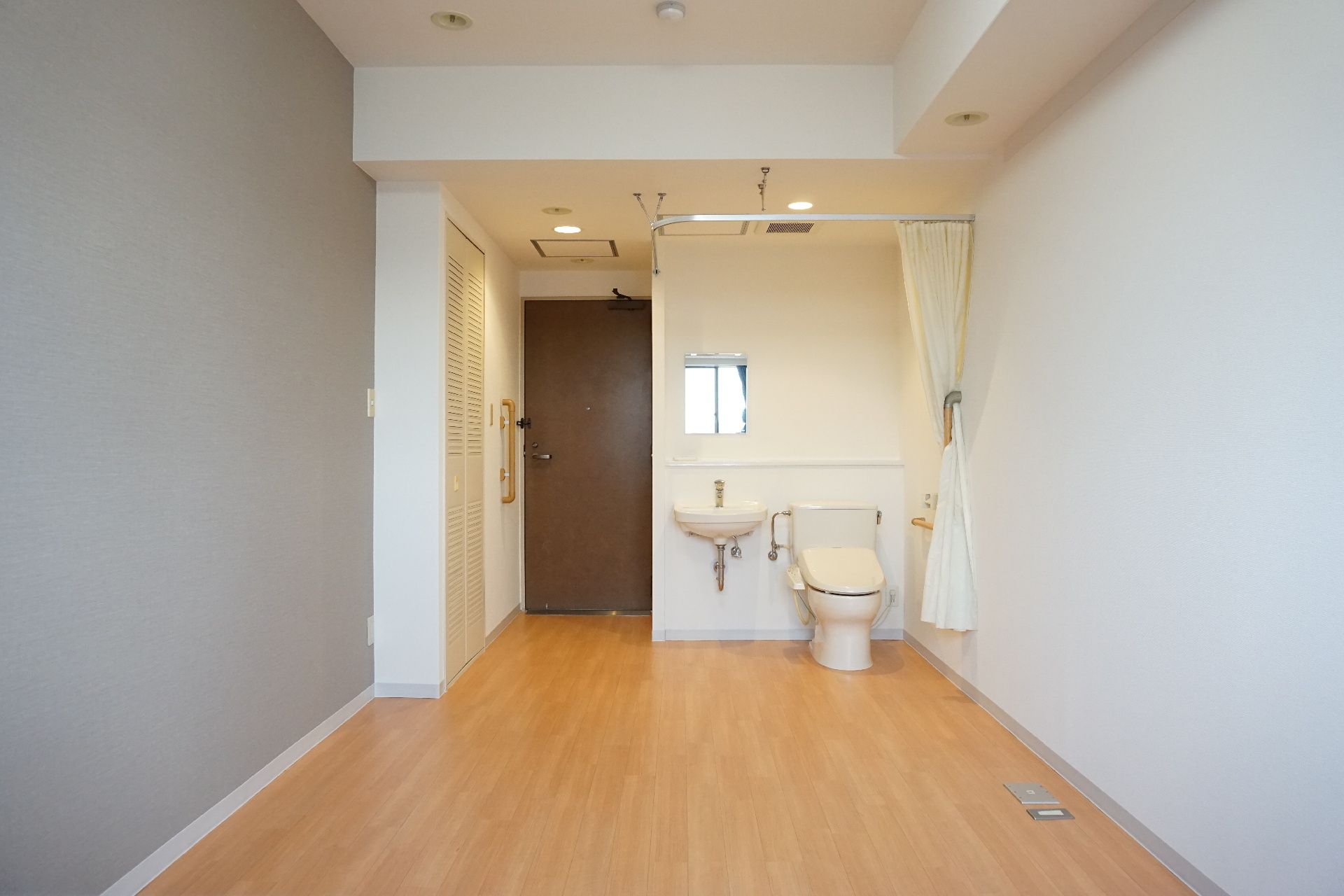 バリアフリー化されており、トイレも設置されている居室