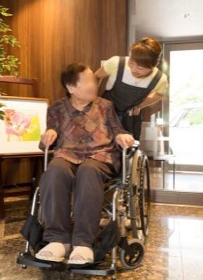 ご入居者様とスタッフ