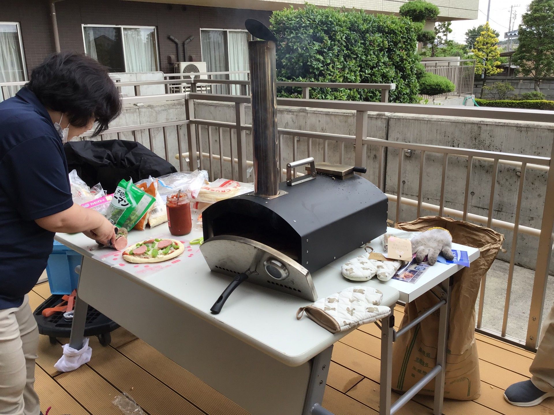 屋外での料理活動風景