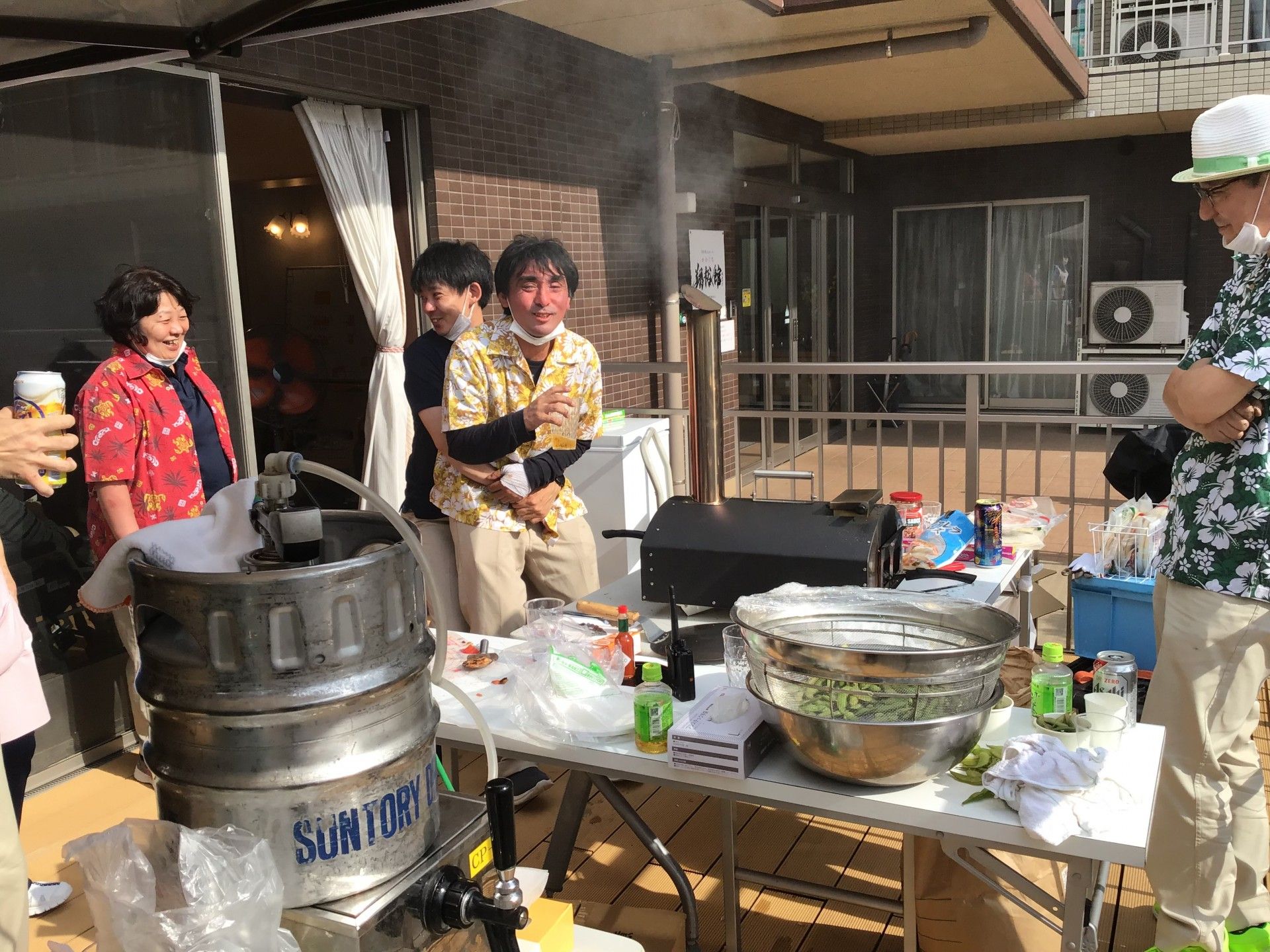 屋外でのバーベキュー風景