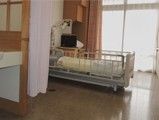 ベッドとカーテンの部屋