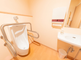 バリアフリー対応のトイレ設備