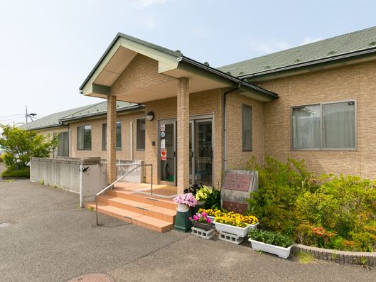 建物入り口の様子