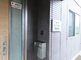 介護施設の入口と周辺環境