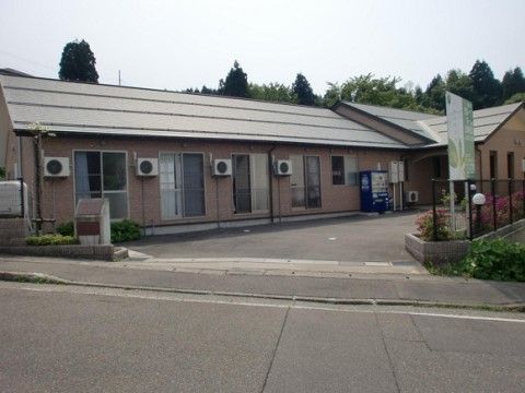 施設周辺は、段差のないバリアフリー仕様である。車椅子をご利用の方や足腰に不安のある方でも安全に通行ができる。