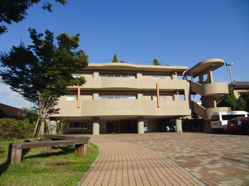 ゆったりとした施設の外観