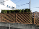 介護施設の庭と建物外観