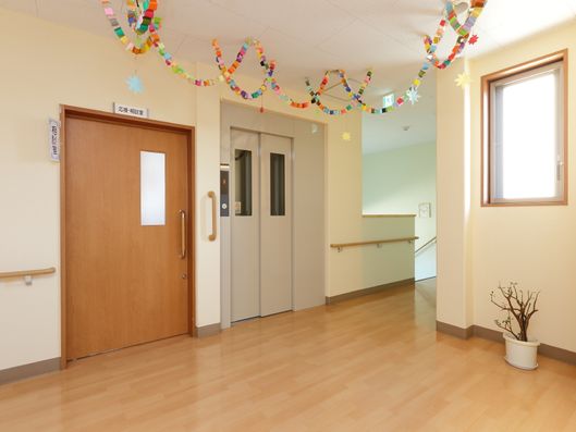 2階エレベーター前