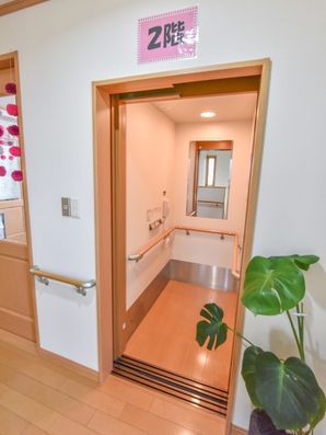 エレベーター内