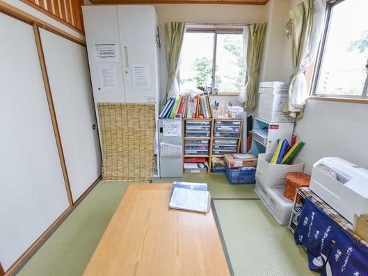 落ち着いた和室の作業スペース