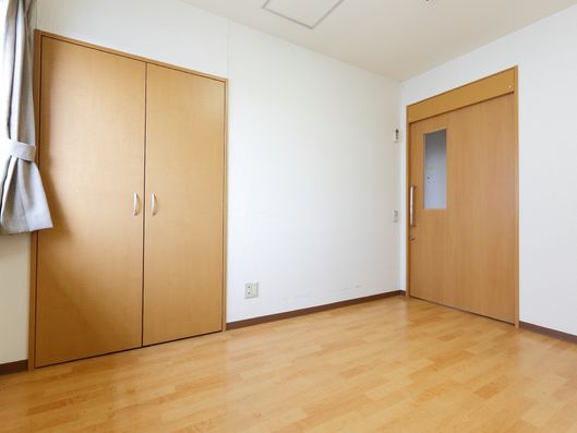 ゆったりスペースの個室の出入口