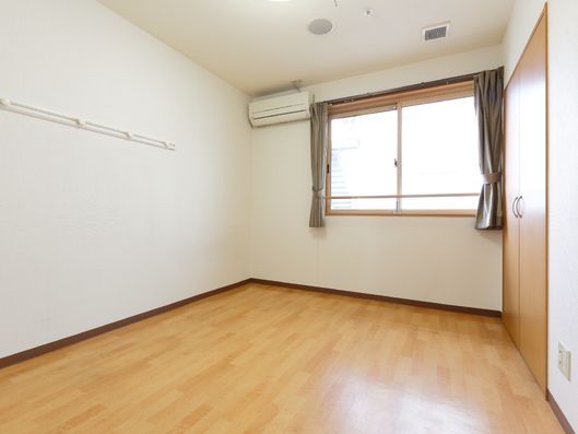 明るく清潔感のある個室