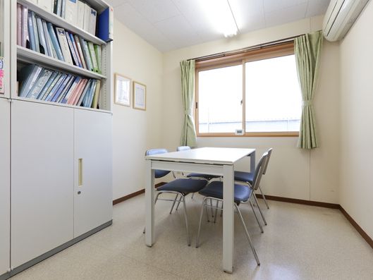 明るく清潔感あふれる一室