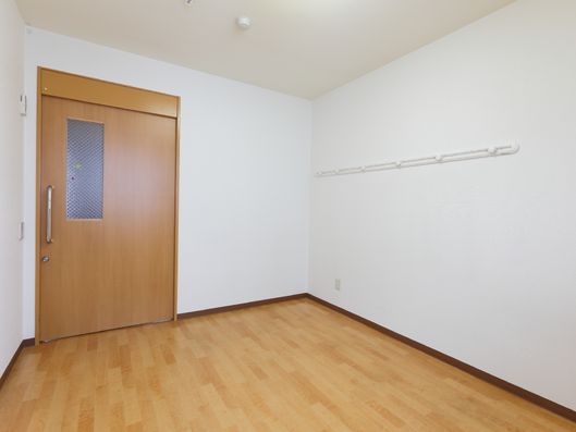 ぬくもりと清潔感のある個室