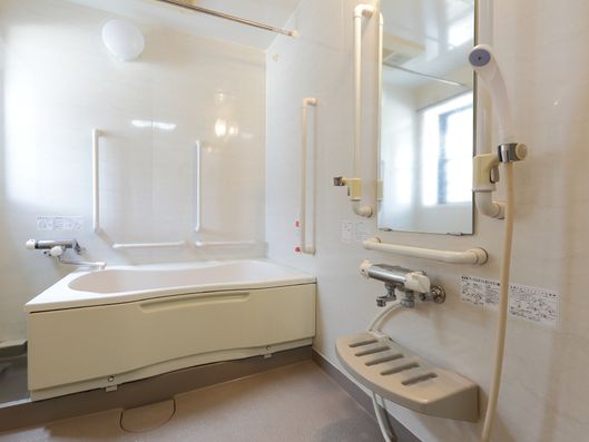 清潔感溢れる浴室