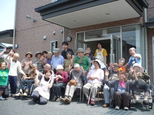 ご入居者様とスタッフ