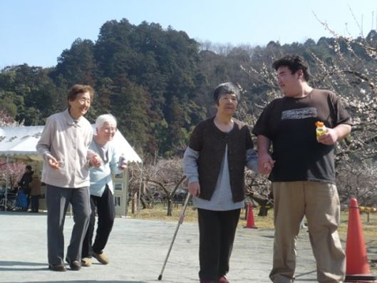 ご入居者様とスタッフ