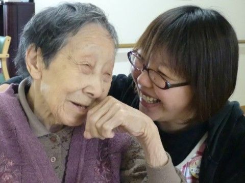 笑顔あふれる介助の様子