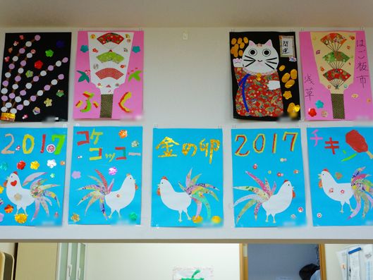 壁に貼られた作品