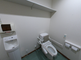 清潔で広々としたトイレの内観