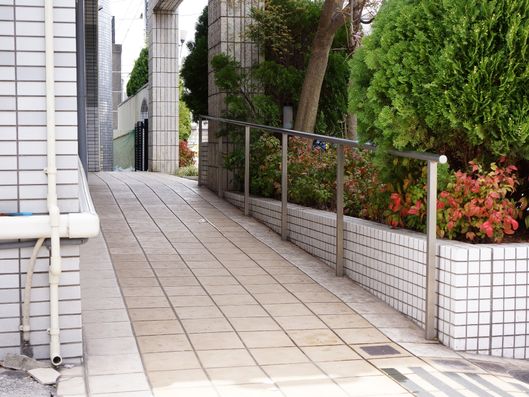 玄関絵のスロープ