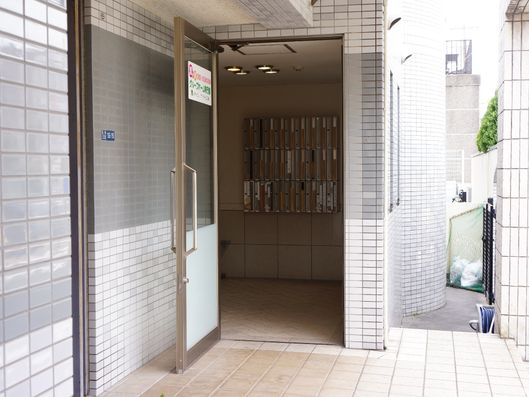 出入り口とゴミ置場